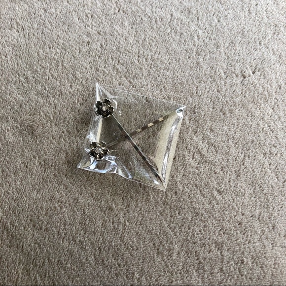 ✨2/$7✨ Hair: Flower Hair Pins, 2 Pins 🛍 Bundle Me! - Picture 8 of 10